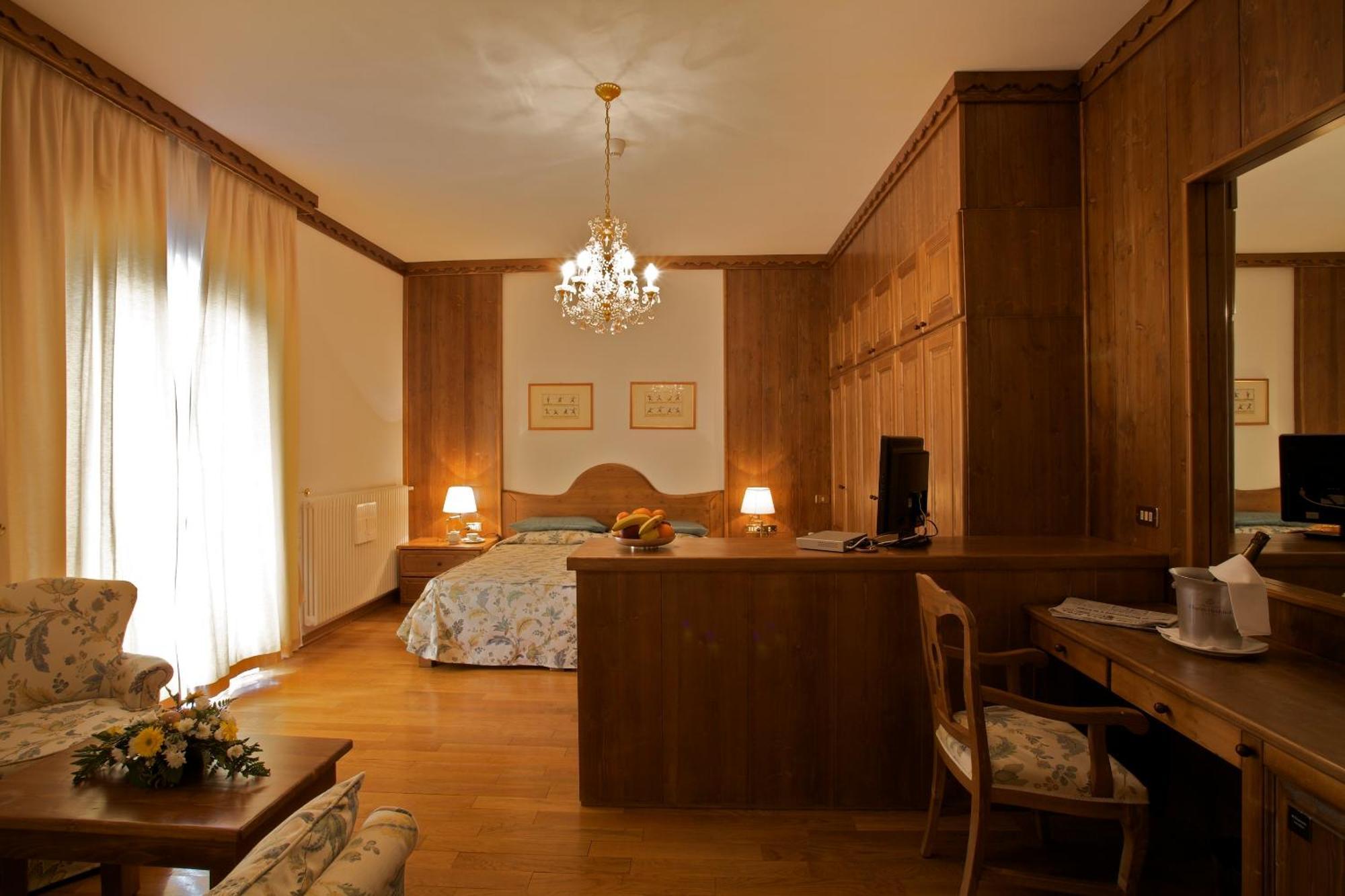 מדונה די קמפיליו Savoia Palace Hotel מראה חיצוני תמונה